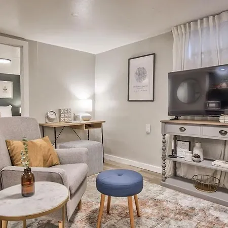 Extended Stays & Historic Dt Basement Suite